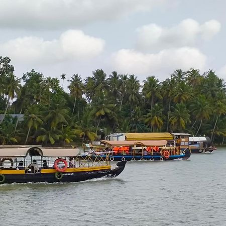 Islandstay-A Riverside Property Kollam Kültér fotó