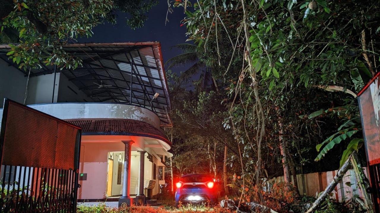 Islandstay-A Riverside Property Kollam Kültér fotó