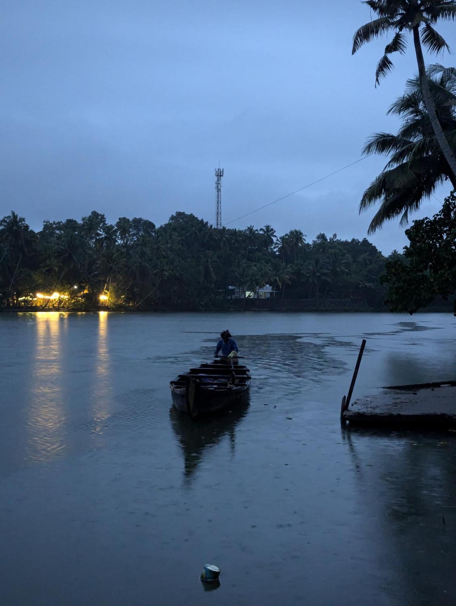 Islandstay-A Riverside Property Kollam Kültér fotó